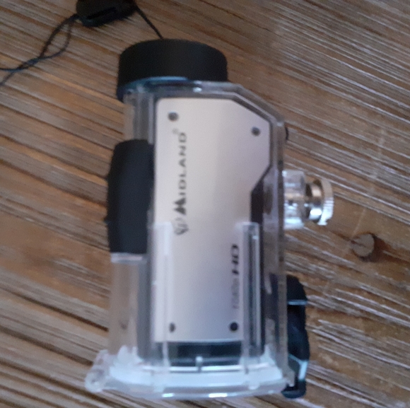 Midland 1080p HD wearable action camera - Picture 2 of 2